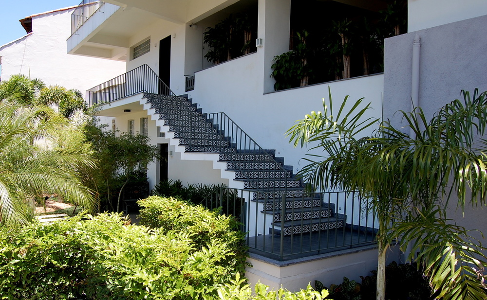 Main+entrance+level+garden+2